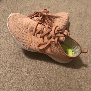 Saucony women’s shoes